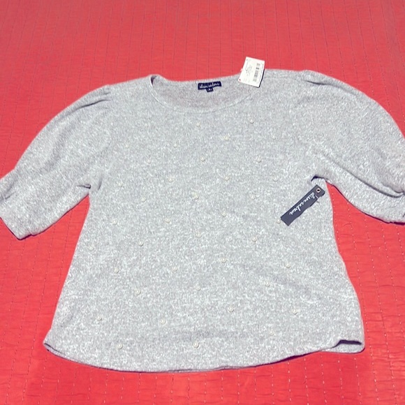 Feminine light weight gray sweater with pearl sequins. - Picture 1 of 3